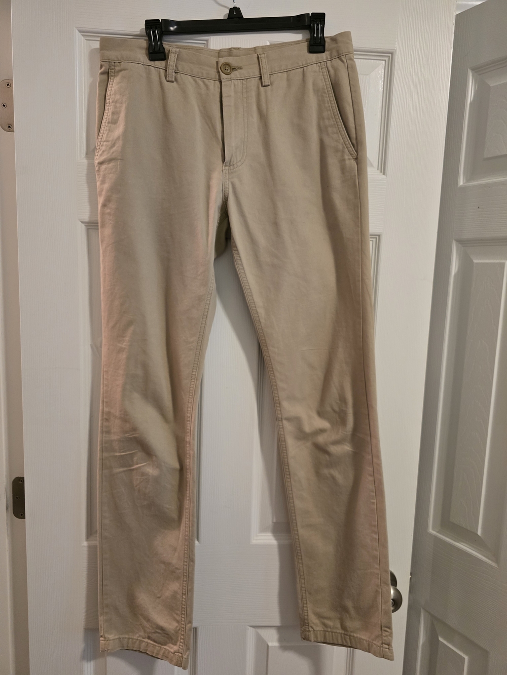 Old Navy Men's Beige Chino Pants Size 32/34 OFFERS WELCOME!!!